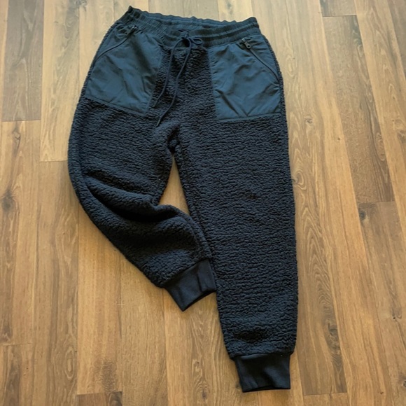 aerie Pants - 🆕OffLine By Aerie Fuzzy Sherpa Jogger Pant Black SHIPS SAME DAY📦‼️